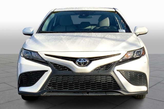 2021 Toyota Camry SE photo 3