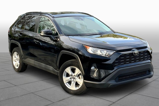 2021 Toyota RAV4 XLE photo 2
