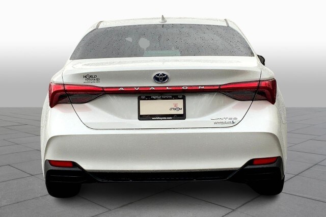 2022 Toyota Avalon Hybrid Limited photo 4