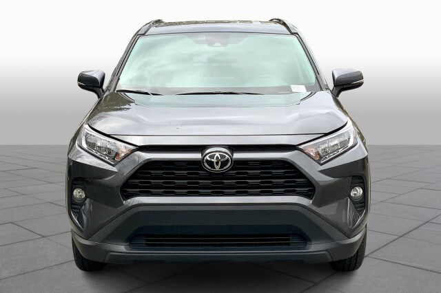 2021 Toyota RAV4 XLE photo 2