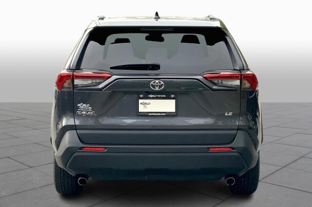 2021 Toyota RAV4 LE photo 4