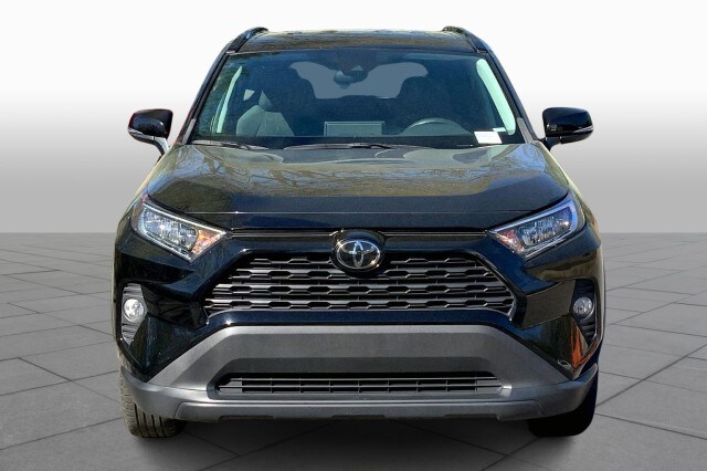 2021 Toyota RAV4 XLE photo 3