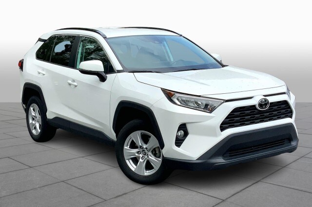 2020 Toyota RAV4 XLE photo 2