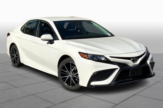 2021 Toyota Camry SE photo 2