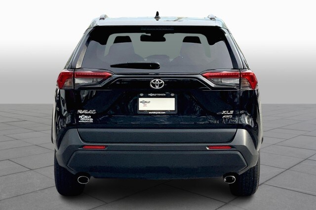 2021 Toyota RAV4 XLE photo 4