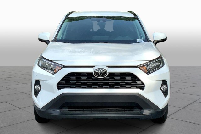 2021 Toyota RAV4 XLE photo 3