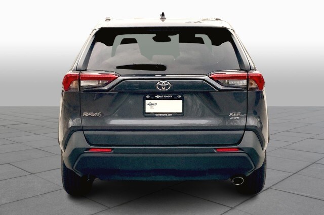 2021 Toyota RAV4 XLE photo 4
