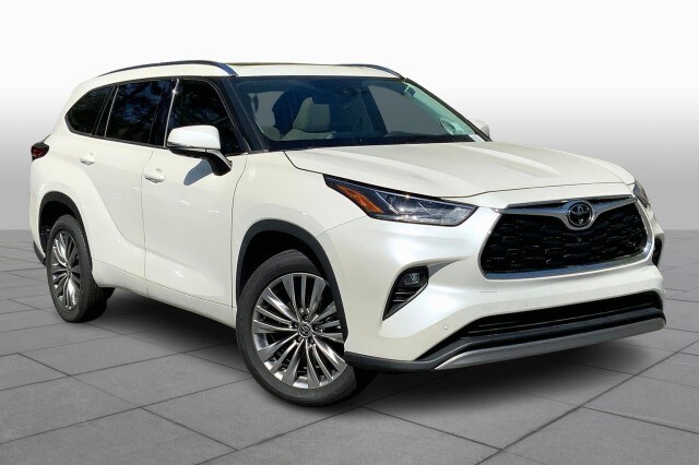 2020 Toyota Highlander Platinum photo 2