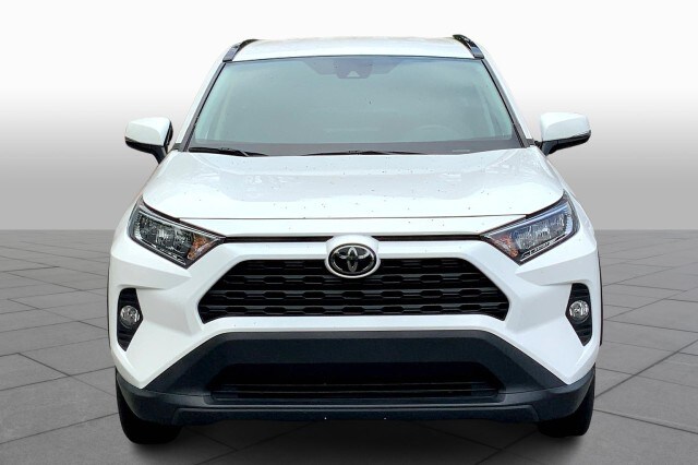 2020 Toyota RAV4 XLE photo 3