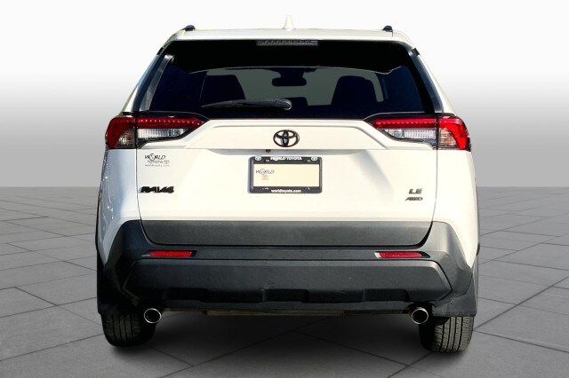 2020 Toyota RAV4 LE photo 4