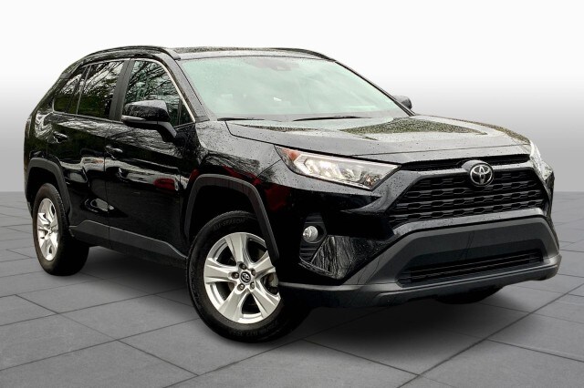 2021 Toyota RAV4 XLE photo 2
