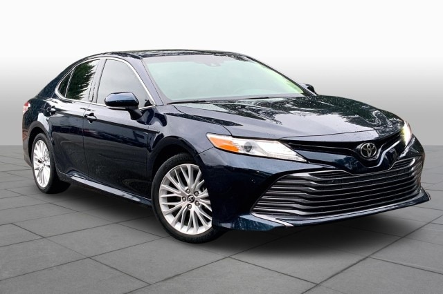 Used 2018 Toyota Camry XLE with VIN 4T1B11HK0JU554372 for sale in Houston, TX