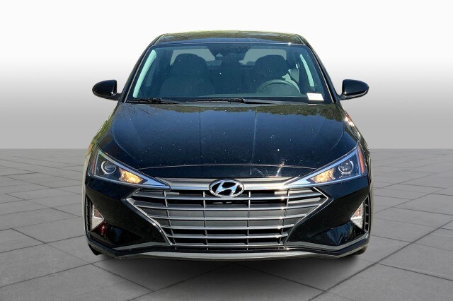 2020 Hyundai Elantra SEL photo 2