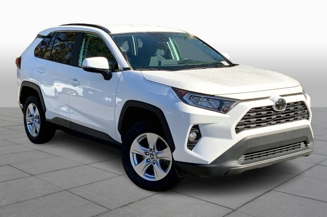 2021 Toyota RAV4 XLE photo 2