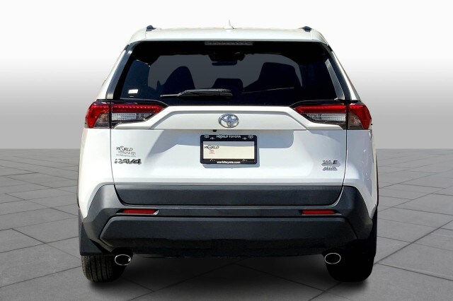 2020 Toyota RAV4 XLE photo 4