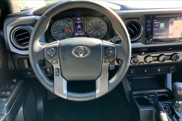 2017 Toyota Tacoma TRD Sport photo 4