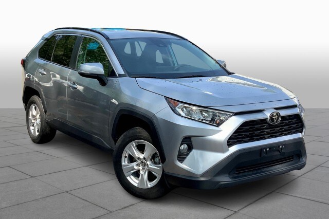 2021 Toyota RAV4 XLE photo 2