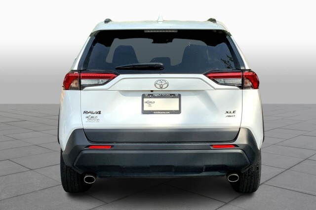 2021 Toyota RAV4 XLE photo 4