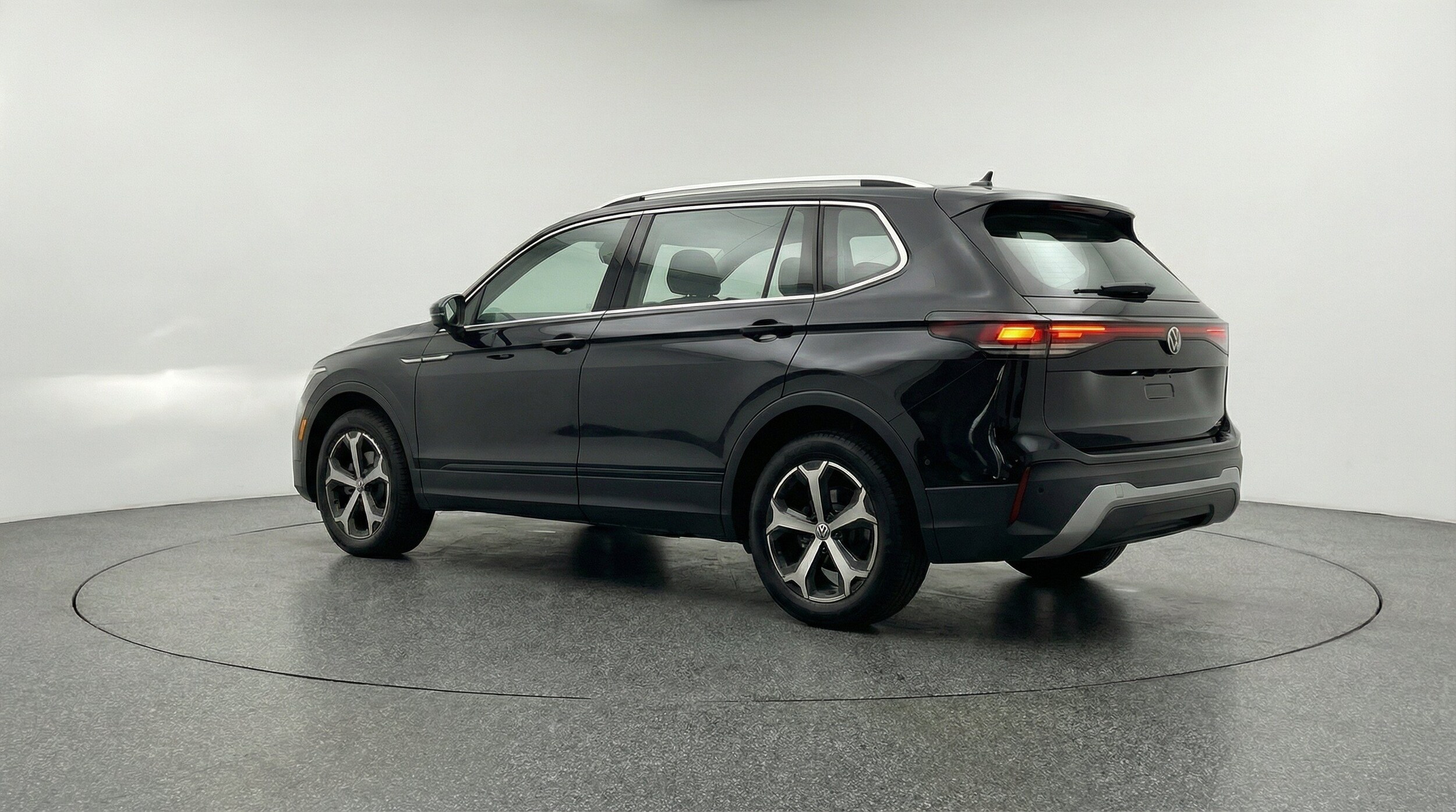 Thumbnail: 2026 Volkswagen Tiguan - 6
