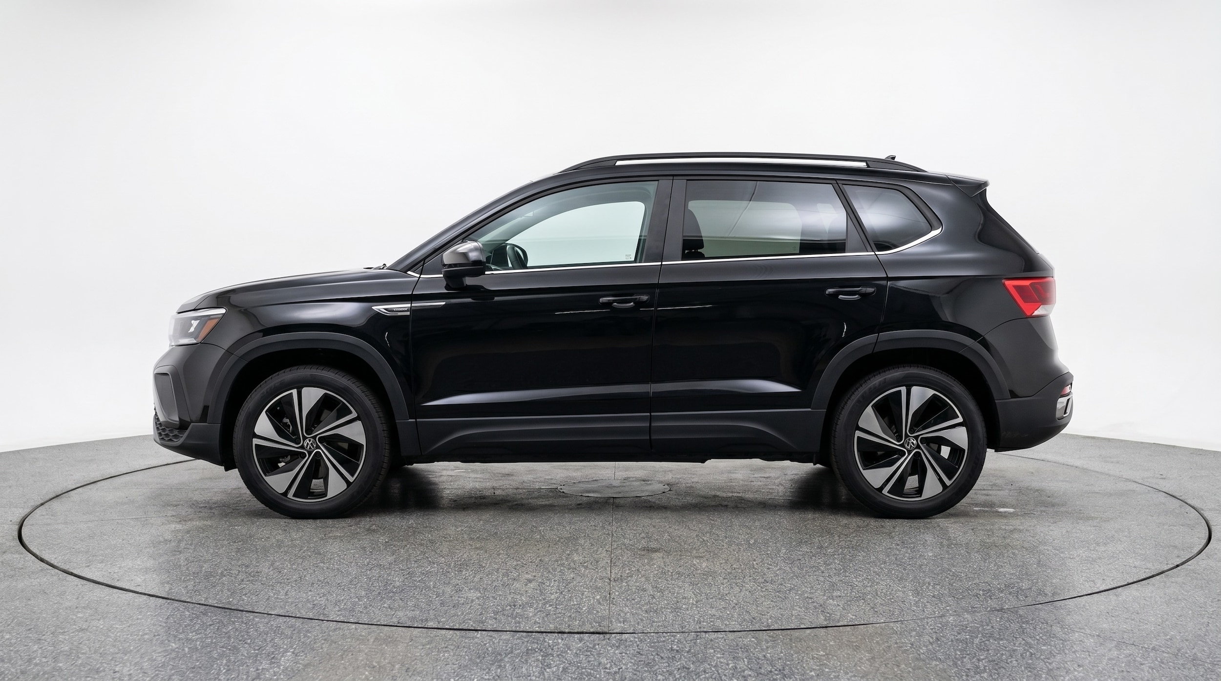 Thumbnail: 2025 Volkswagen Taos - 4