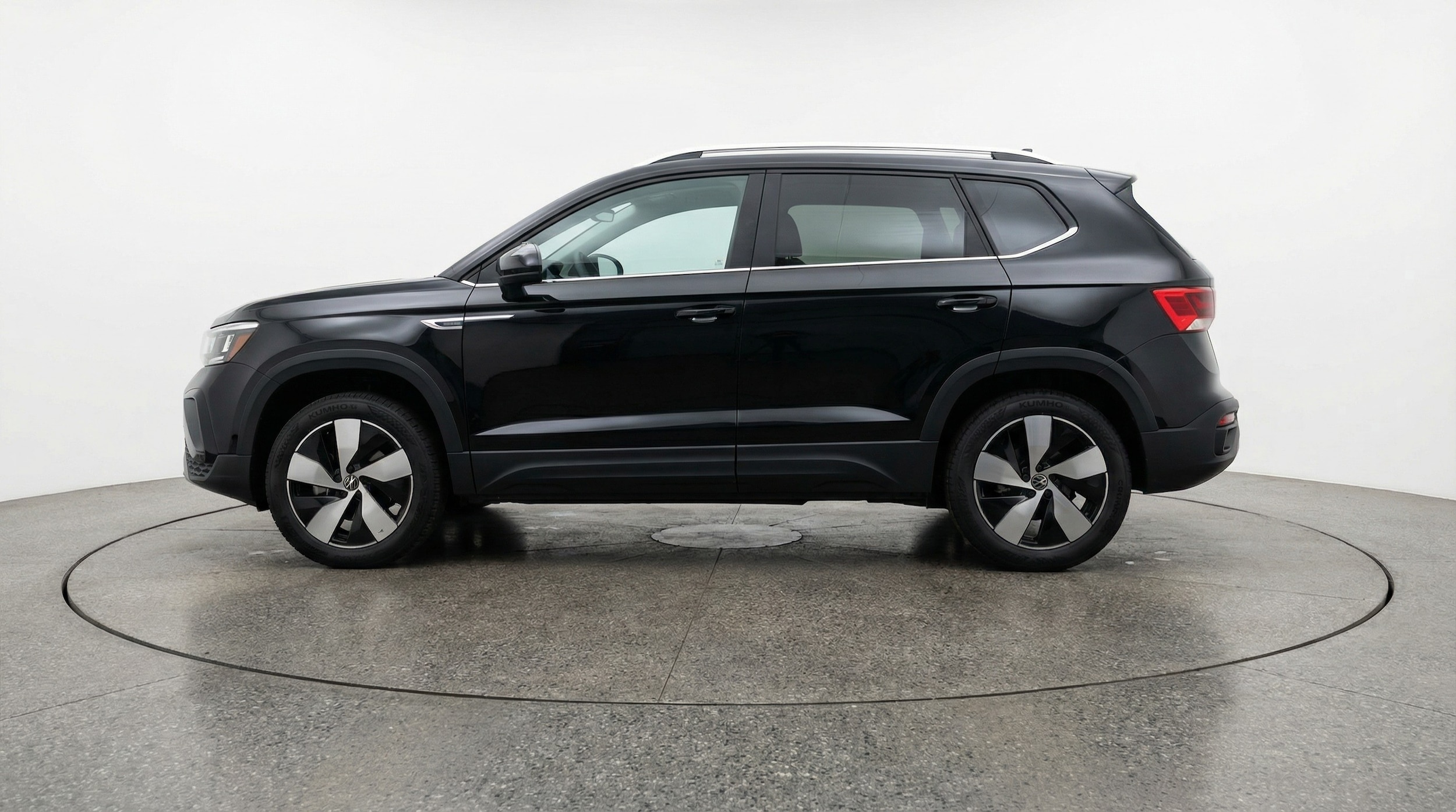 Thumbnail: 2025 Volkswagen Taos - 4