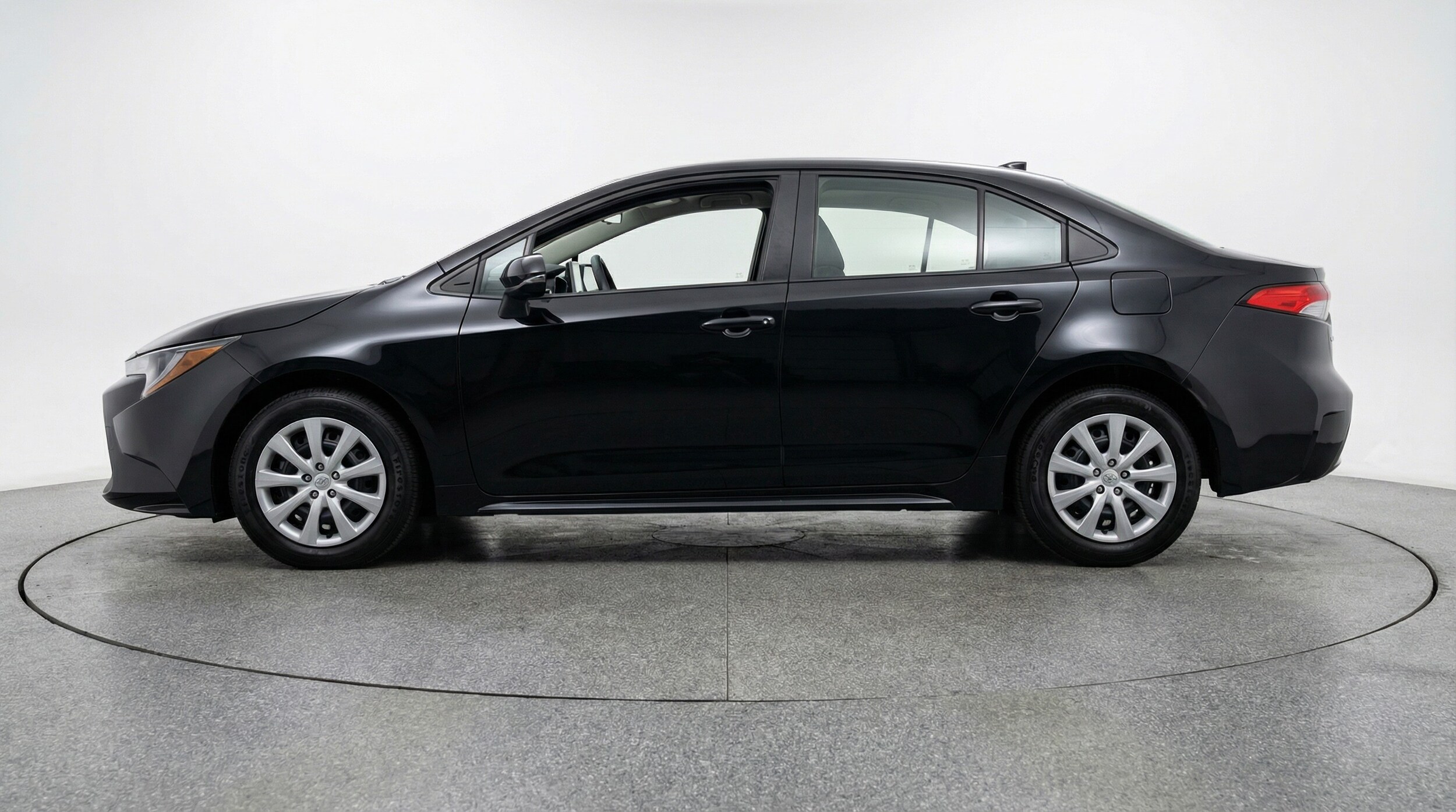 Thumbnail: 2025 Toyota Corolla - 4