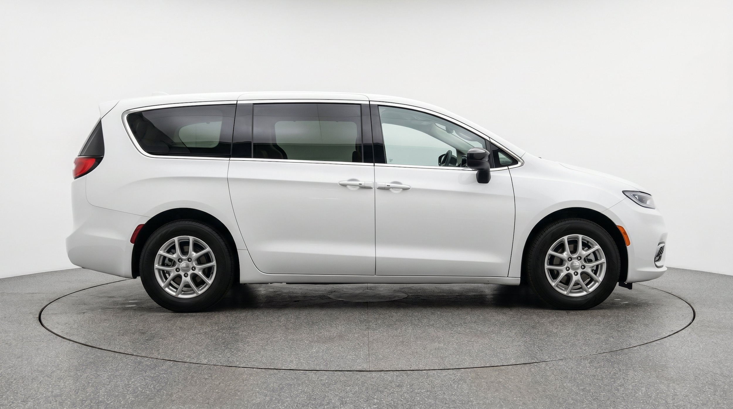 Thumbnail: 2024 Chrysler Voyager - 11