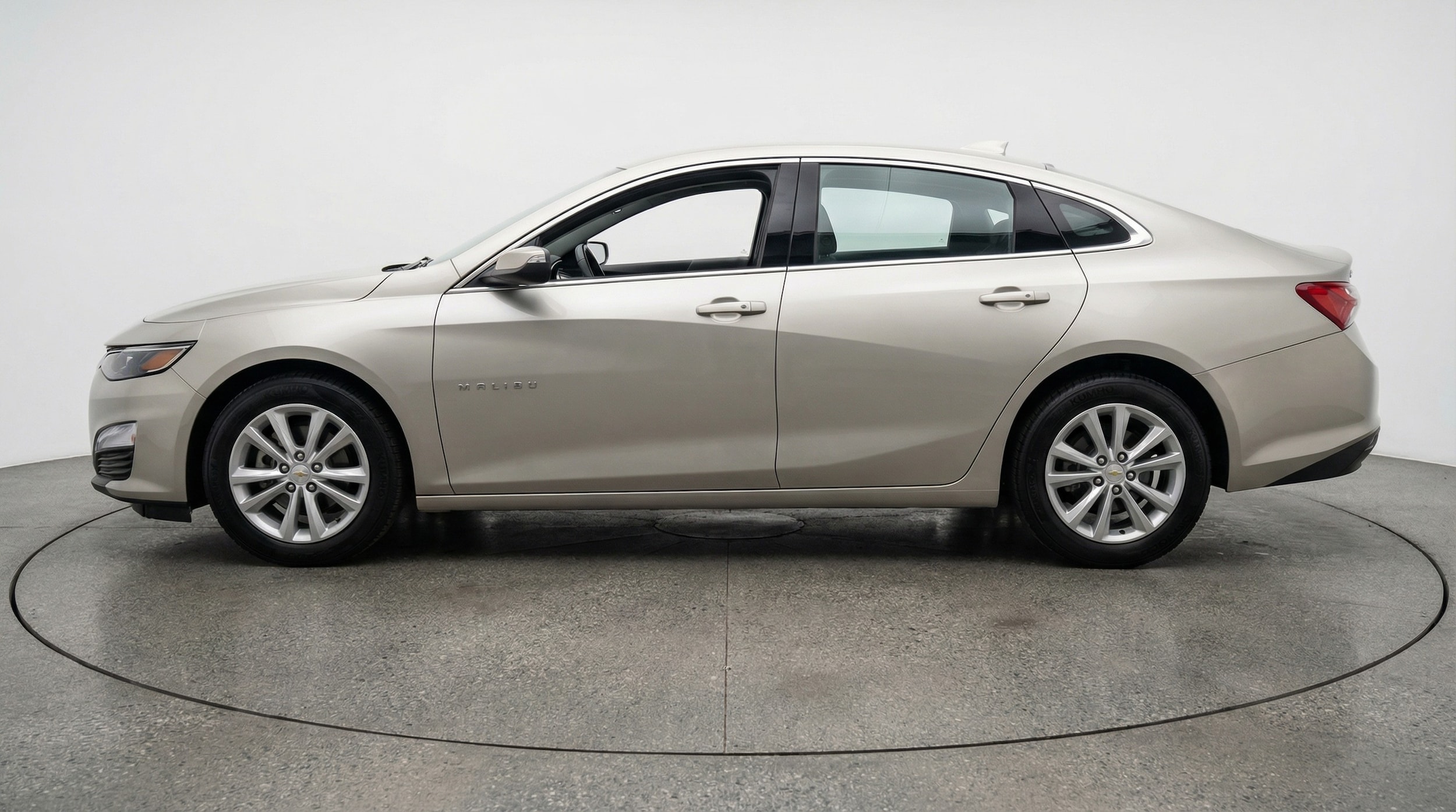 Thumbnail: 2023 Chevrolet Malibu - 4