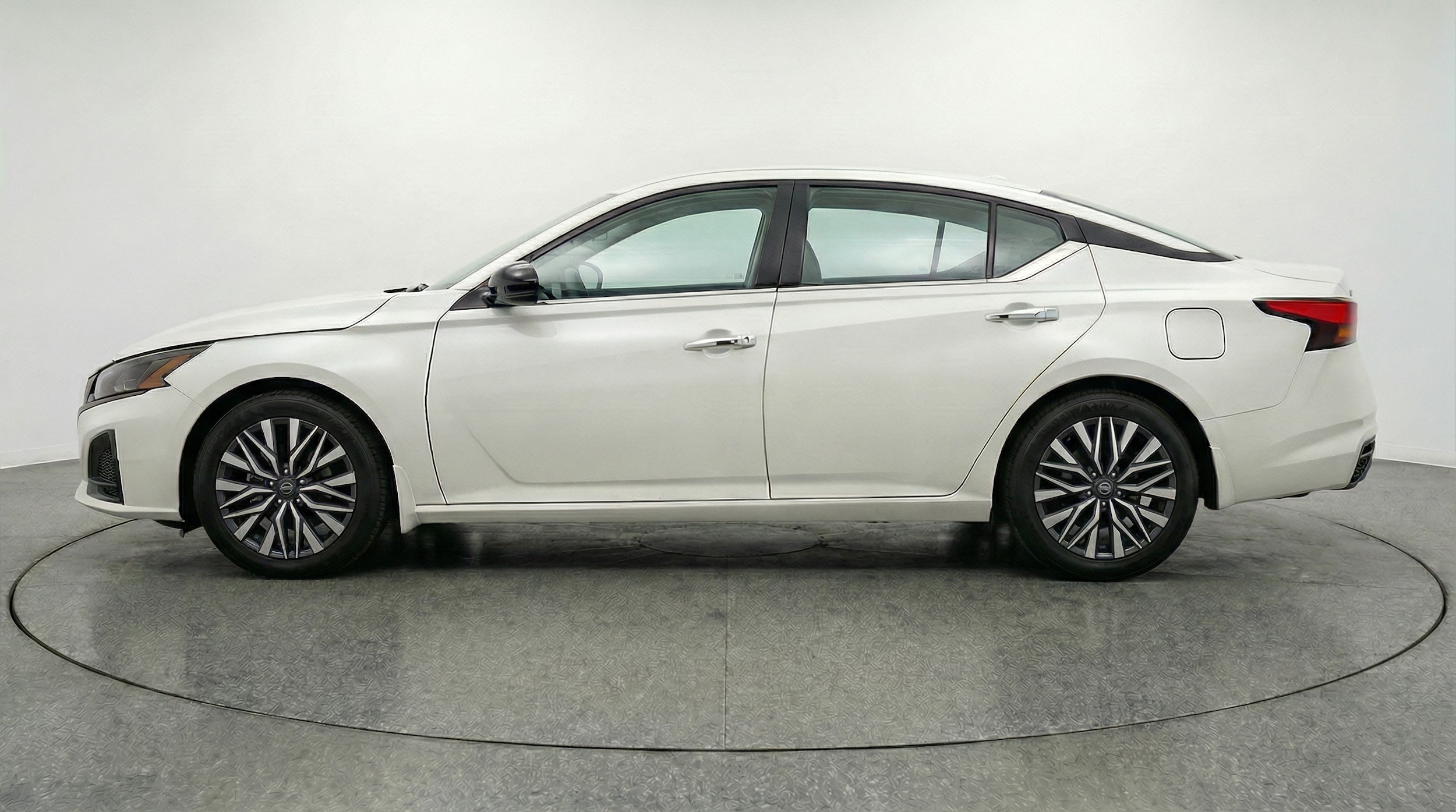 Thumbnail: 2025 Nissan Altima - 4