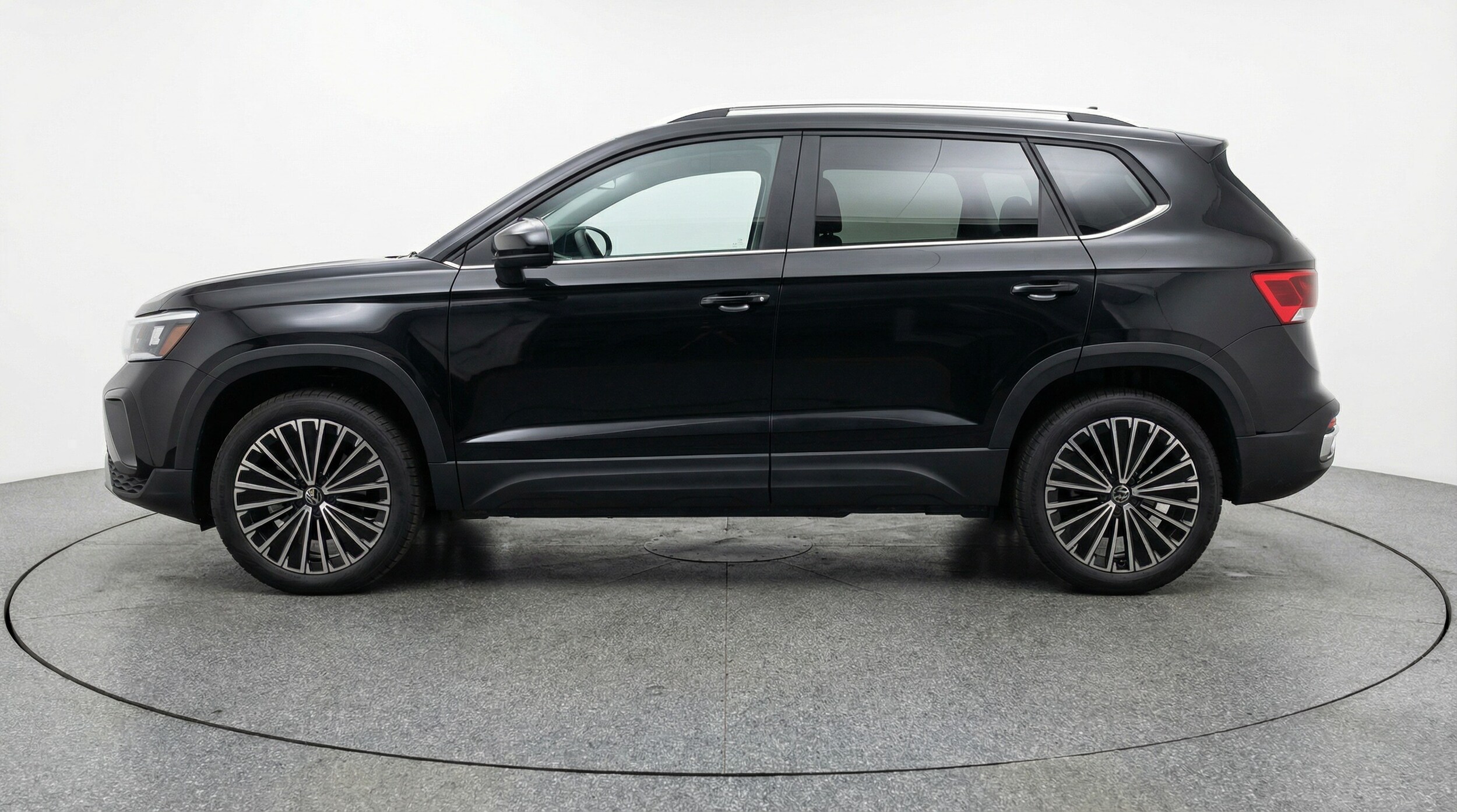 Thumbnail: 2025 Volkswagen Taos - 4