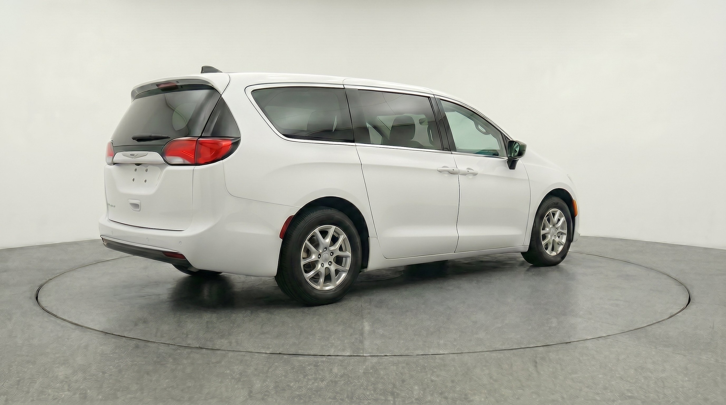 Thumbnail: 2024 Chrysler Voyager - 9