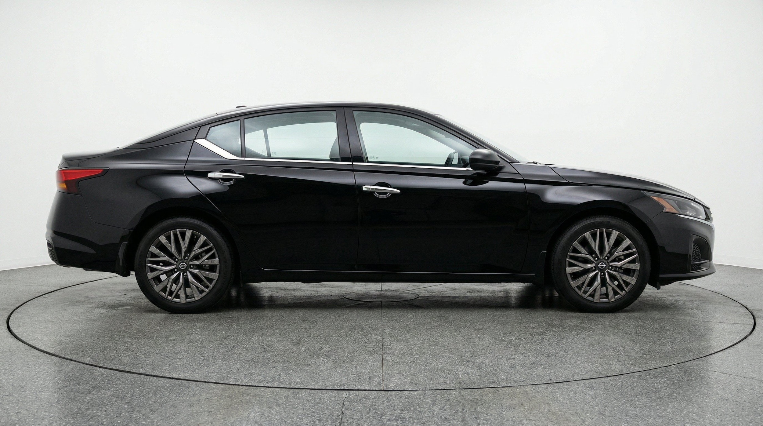 Thumbnail: 2025 Nissan Altima - 10