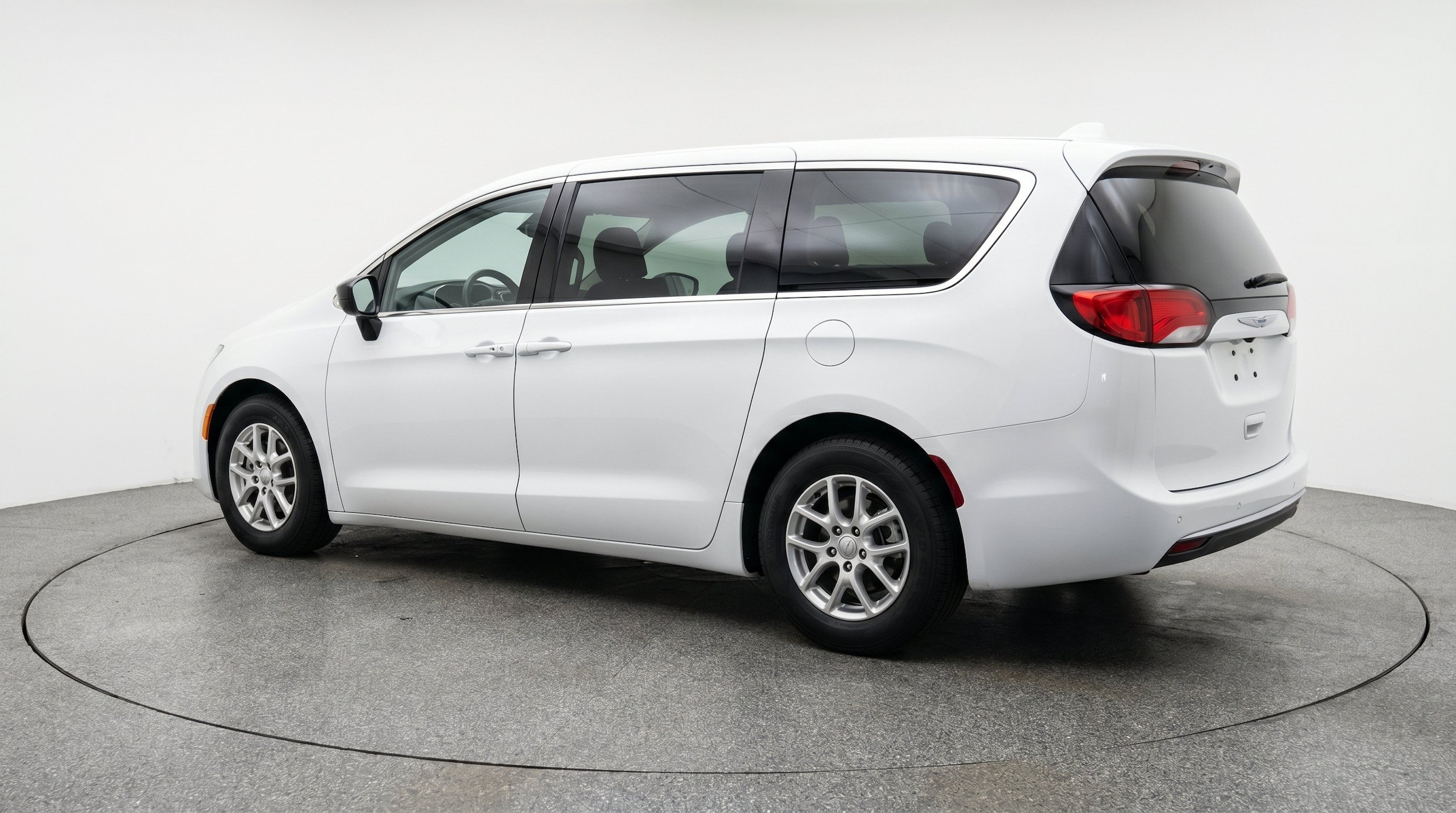 Thumbnail: 2024 Chrysler Voyager - 6
