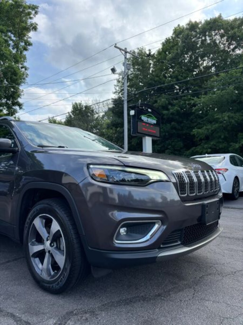 Used 2019 Jeep Cherokee Limited 4x4 SUV