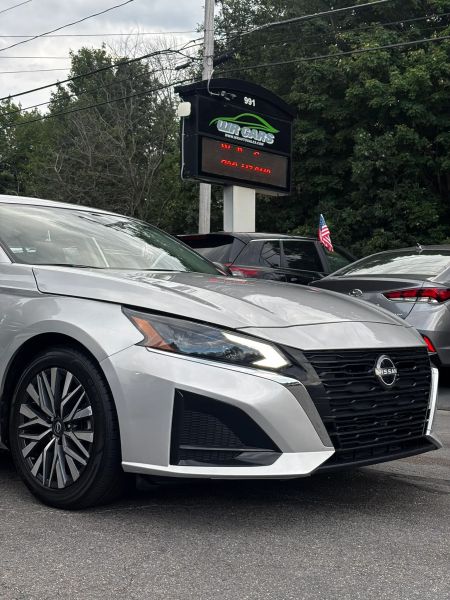 Used 2024 Nissan Altima 2.5 SV Sedan
