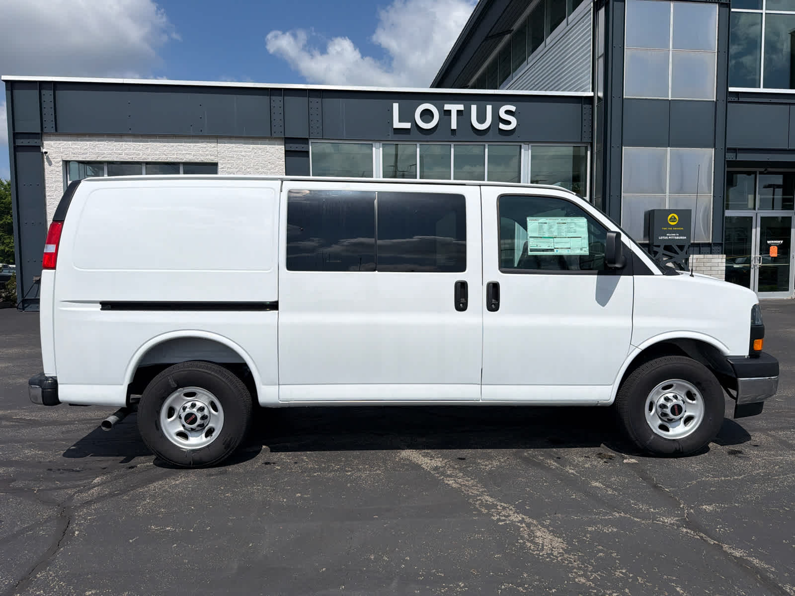 2025 GMC Savana Cargo Work Van - Photo 9