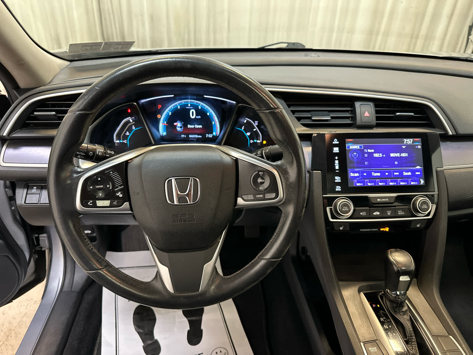 2017 Honda Civic EX-L photo 3
