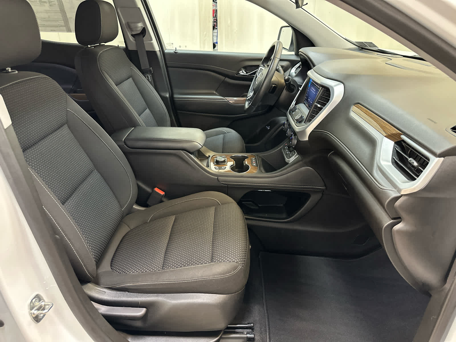 2023 GMC Acadia SLE - Photo 14