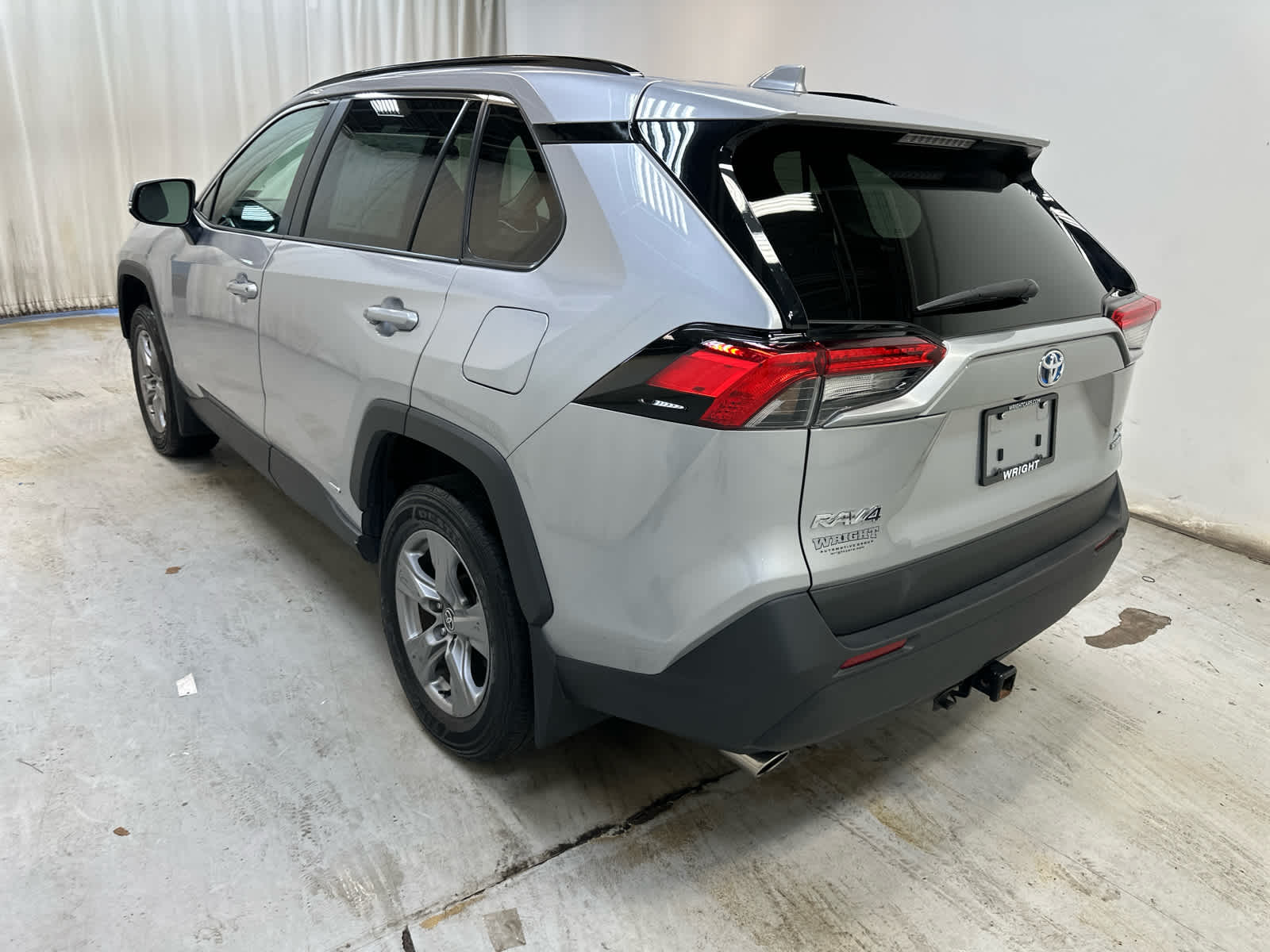2024 Toyota RAV4 Hybrid XLE photo 4