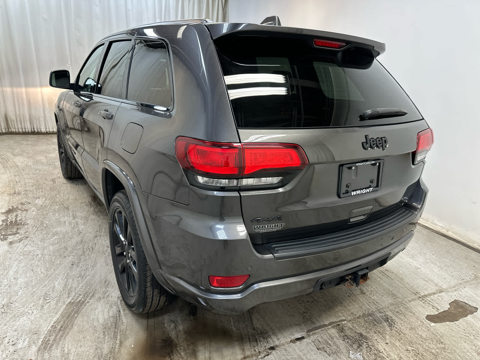 2020 Jeep Grand Cherokee Altitude photo 4