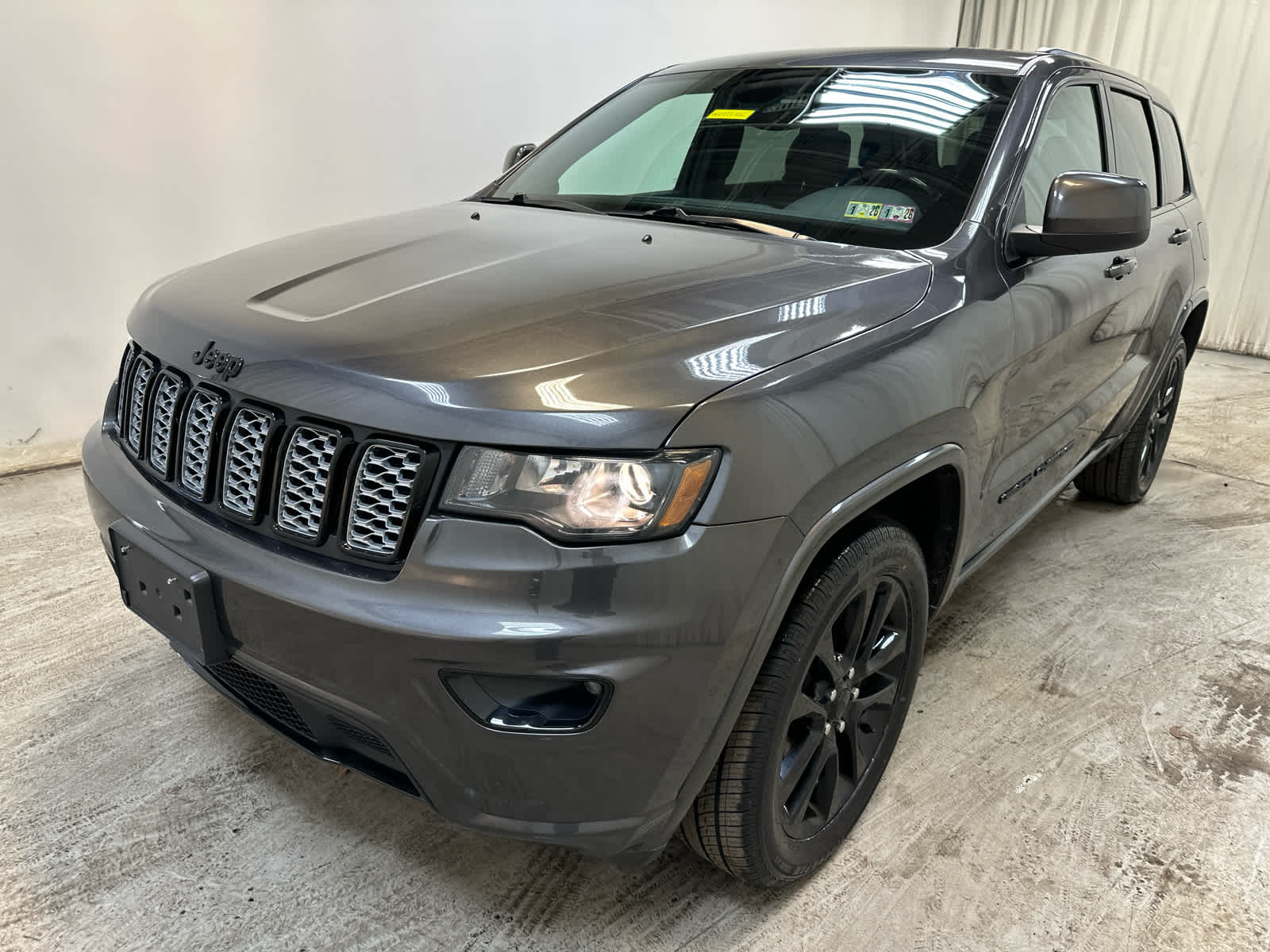 2020 Jeep Grand Cherokee Altitude photo 3