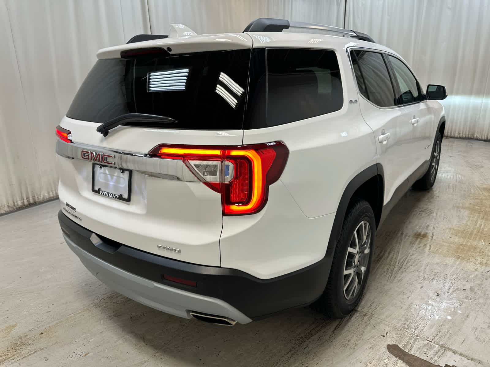 2023 GMC Acadia SLE - Photo 11