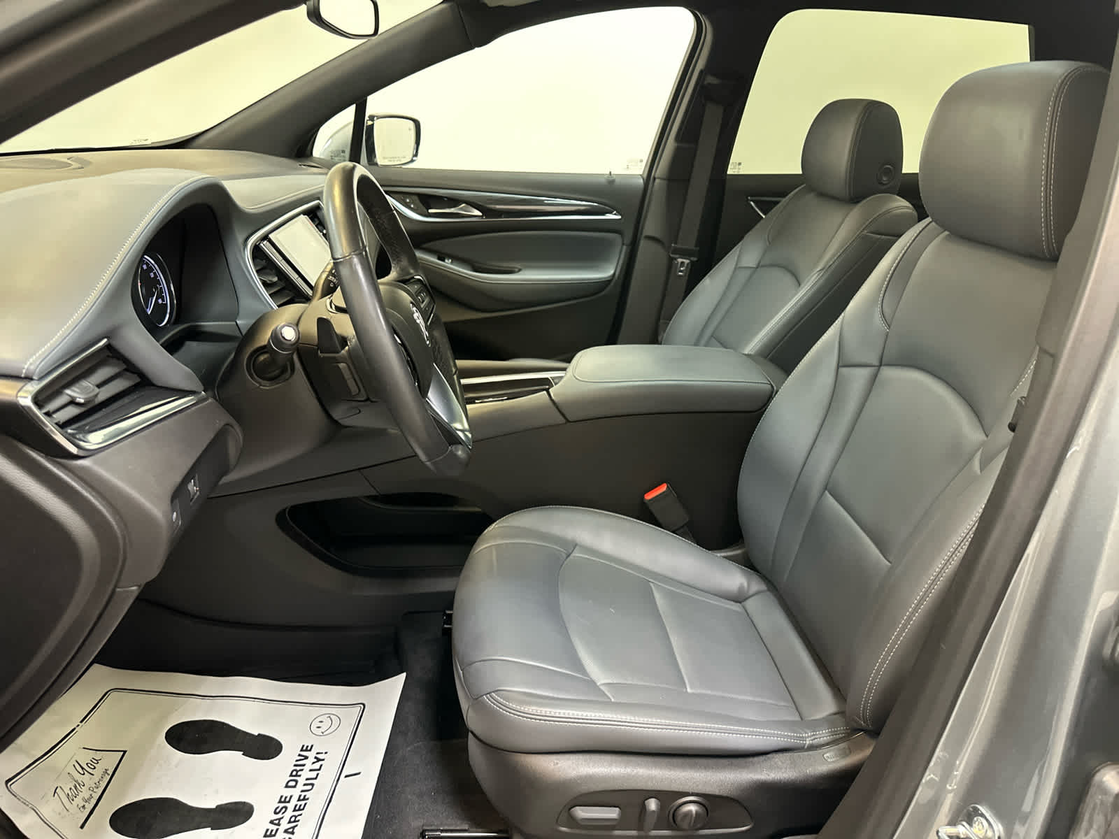 2023 Buick Enclave Essence photo 3