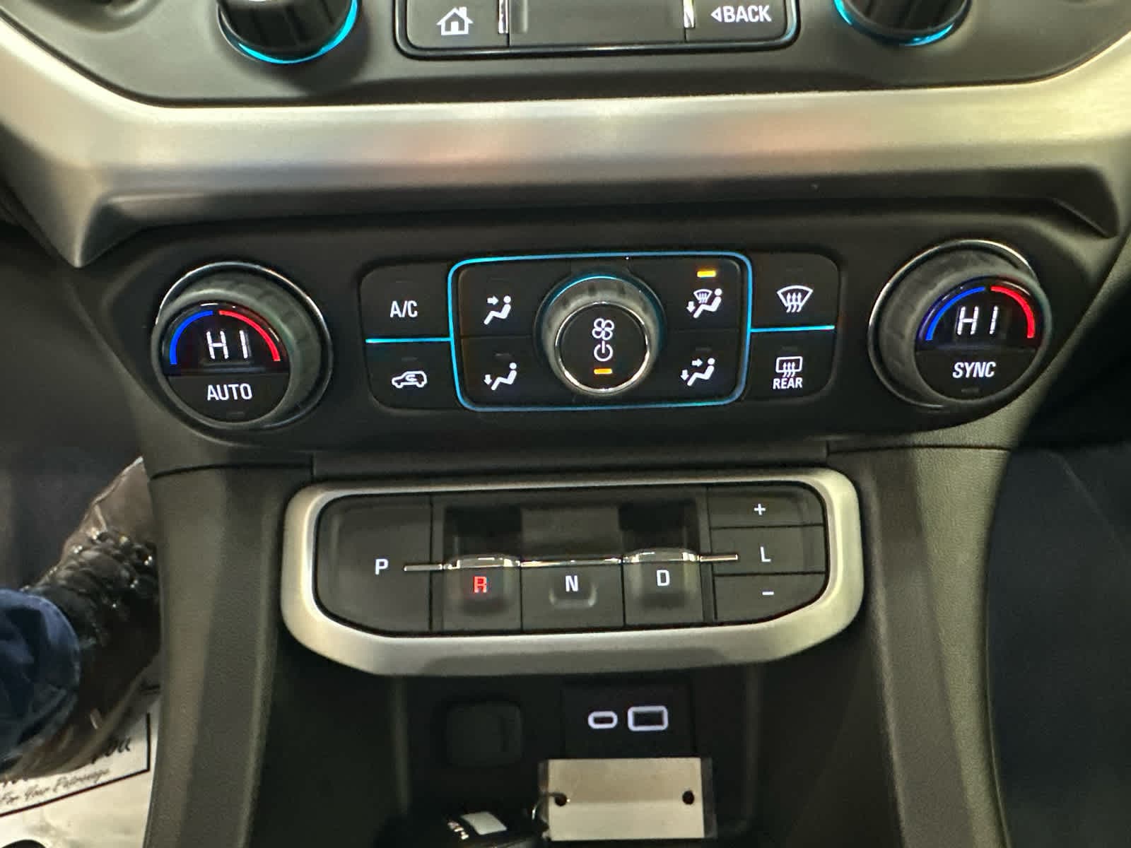 2023 GMC Acadia SLE - Photo 24