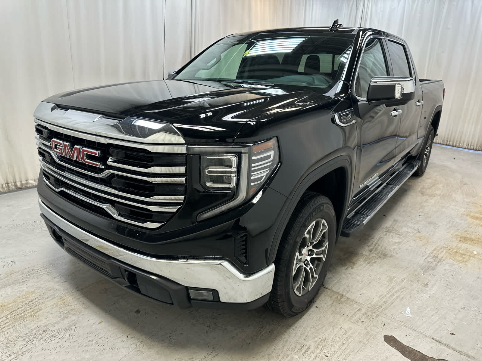 2026 Gmc Sierra 1500 SLT photo 3