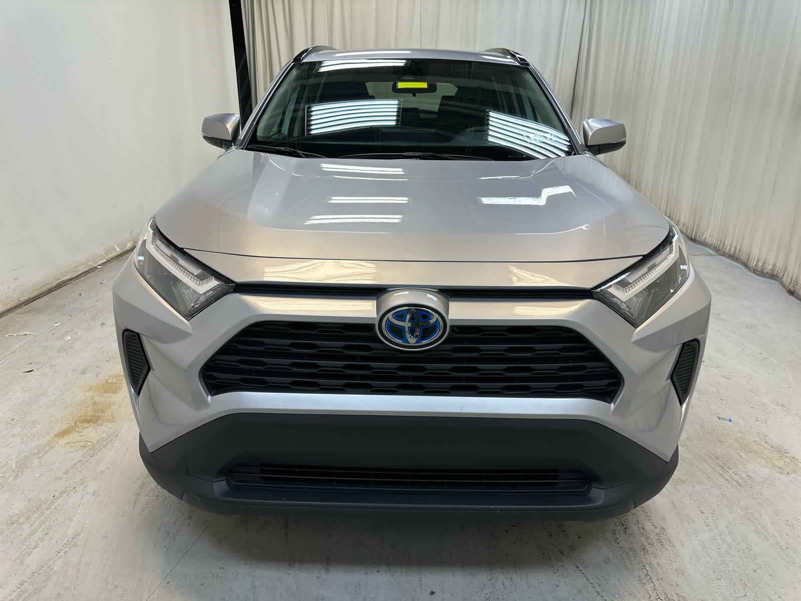 2024 Toyota RAV4 Hybrid XLE photo 2