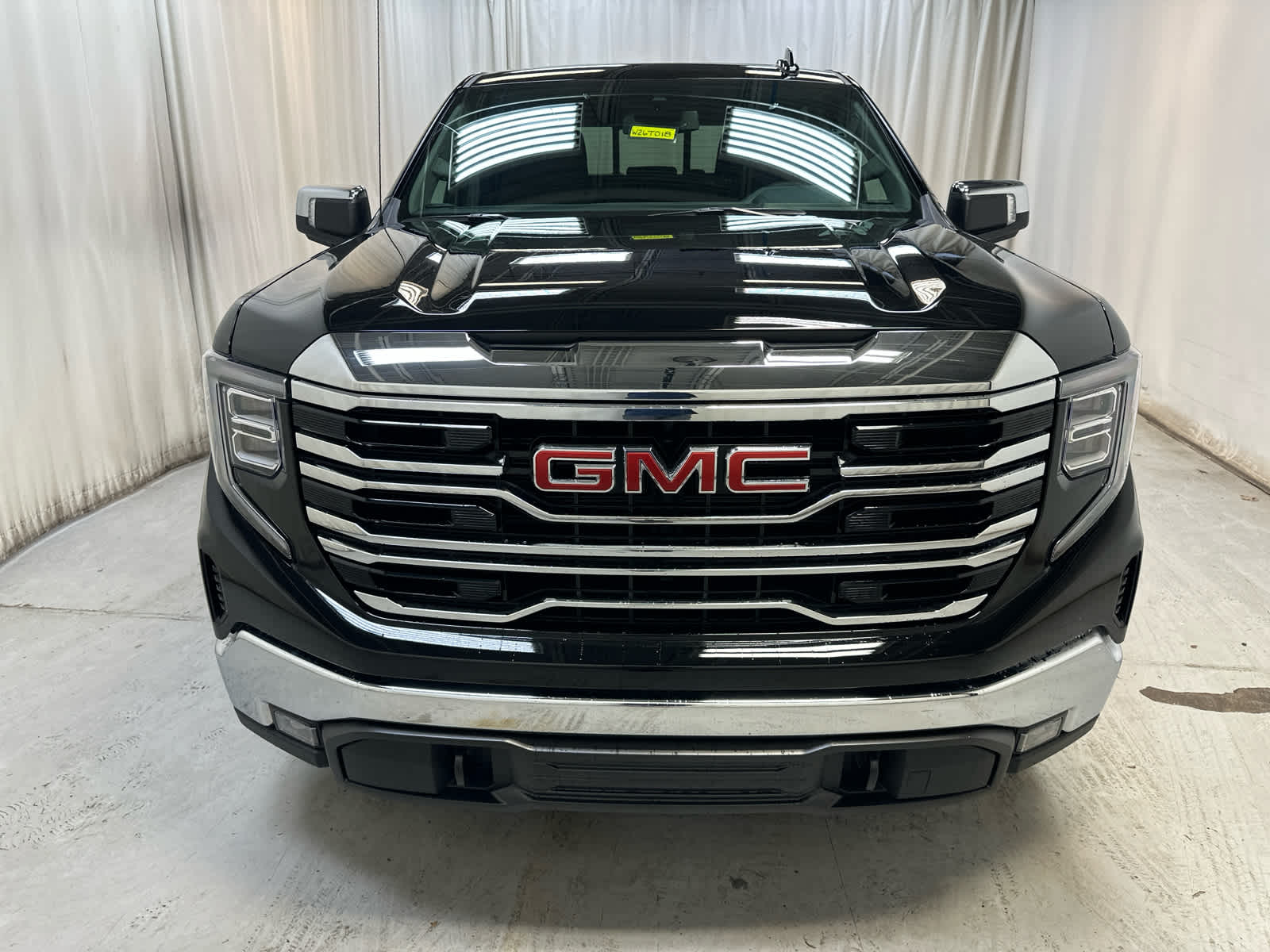 2026 Gmc Sierra 1500 SLT photo 2