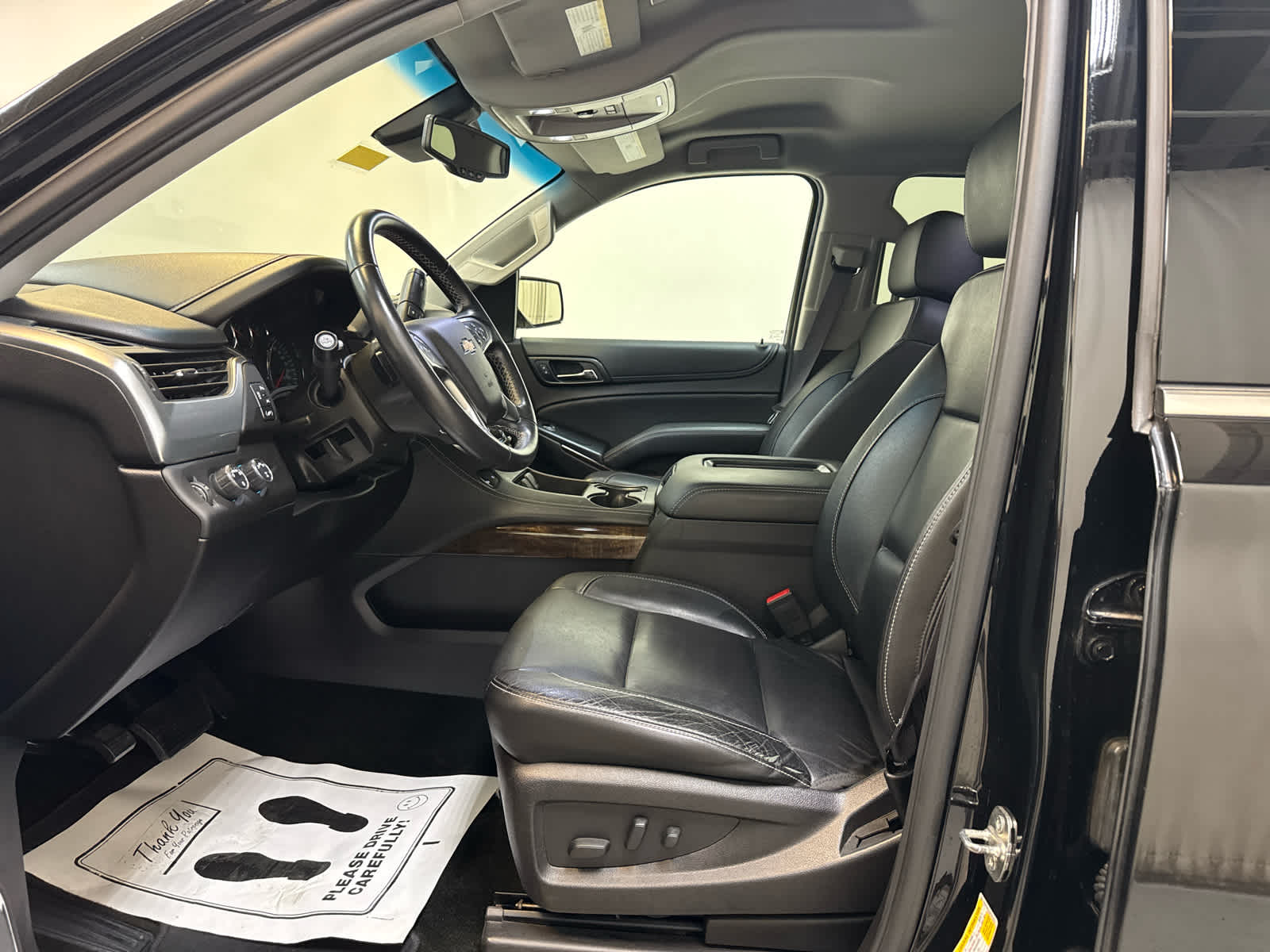 2017 Chevrolet Tahoe LT photo 3