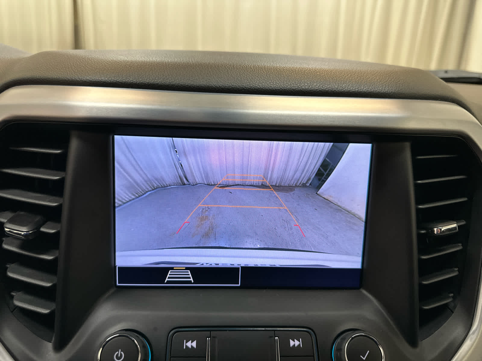 2023 GMC Acadia SLE - Photo 17