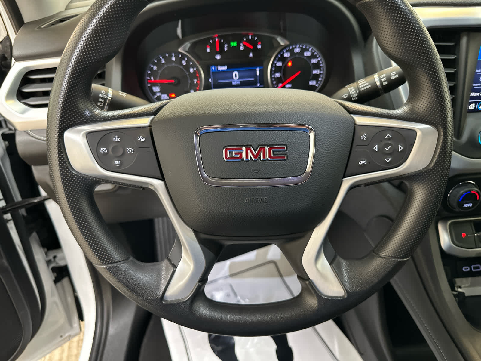 2023 GMC Acadia SLE - Photo 13
